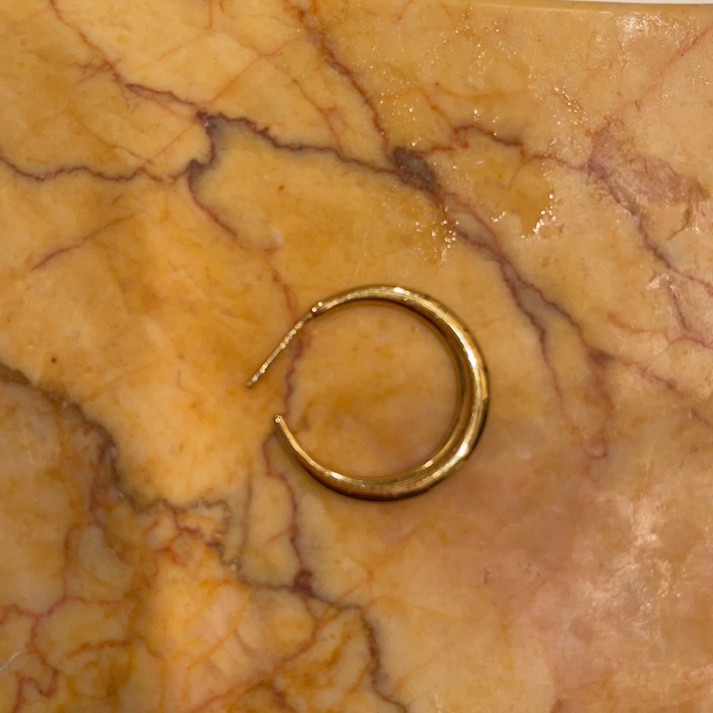 Single Mejuri Editor Hoop Gold Vermeil